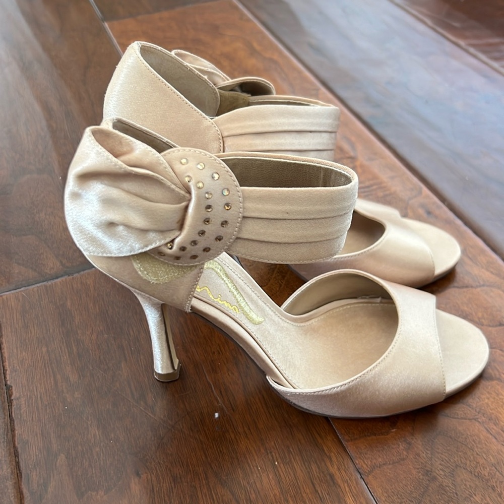 Nina satin taupe heels, size 6